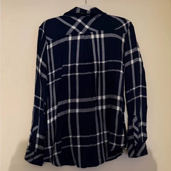 Rails Hunter Button Down Navy and White Plaid Shirt- Medium- excellent! - Picture 11 of 14